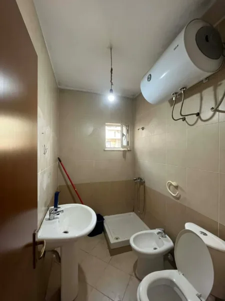 Tirane, jepet me qera apartament 2+1 Kati 6, BOSH,Çmimi 45.000 Lekë të Reja,(Ish Fusha e Aviacionit, Tiranë)