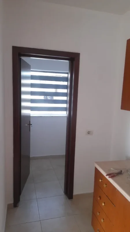 Tirane, jepet me qera apartament 2+1 Kati 6, BOSH,Çmimi 45.000 Lekë të Reja,(Ish Fusha e Aviacionit, Tiranë)
