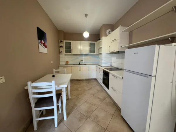 Tirane, jepet me qera 3+1 Kati 6, 134 m² 700 € (Rruga e Barrikadave)