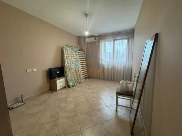 Tirane, jepet me qera 3+1 Kati 6, 134 m² 700 € (Rruga e Barrikadave)