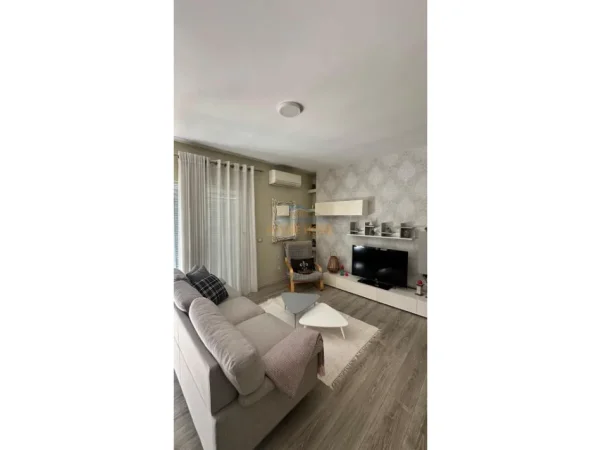 Tirane, jepet me qera apartament 1+1 Kati 1, 97 m² 750 € (Rethi i Selites)