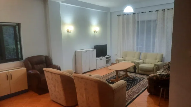 Tirane, jepet me qera Vile 2+1 Kati 2, 90 m² 450 € (Qyteti Studenti)