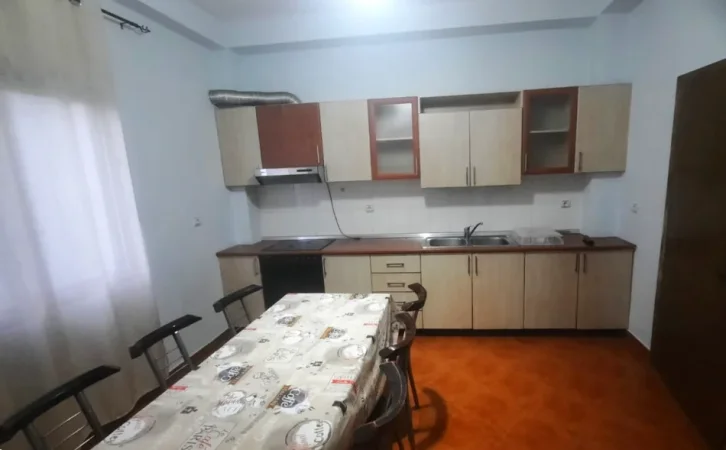 Tirane, jepet me qera Vile 2+1 Kati 2, 90 m² 450 € (Qyteti Studenti)