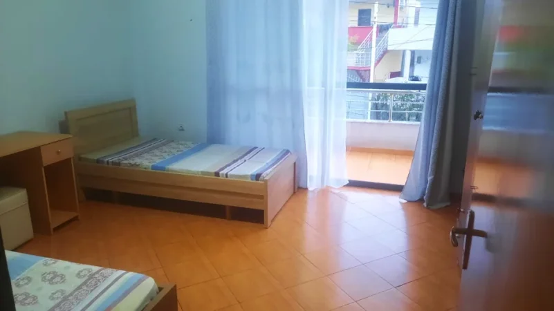 Tirane, jepet me qera Vile 2+1 Kati 2, 90 m² 450 € (Qyteti Studenti)
