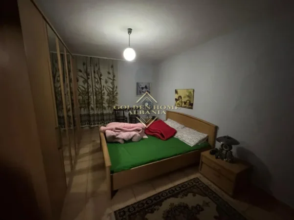 Tirane, jepet me qera apartament , 90 m² (don blosko)