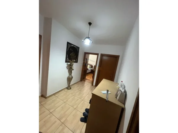 Tirane, shitet apartament 3+1 Kati 3, 85 m² 185.000 € (Rruga Karl Gega)