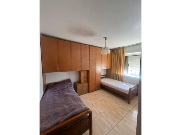 Tirane, shitet apartament 3+1 Kati 3, 85 m² 185.000 € (Rruga Karl Gega)