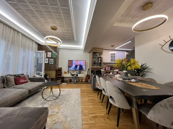 Tirane, shitet apartament duplex 3+1+Aneks+Ballkon Kati 2, 180 m² 330.000 €