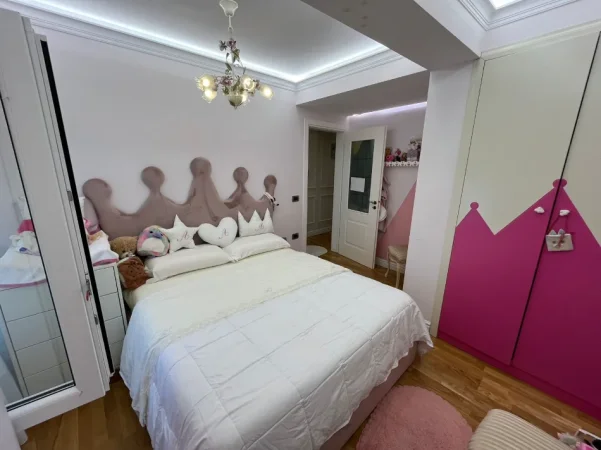 Tirane, shitet apartament duplex 3+1+Aneks+Ballkon Kati 2, 180 m² 330.000 €