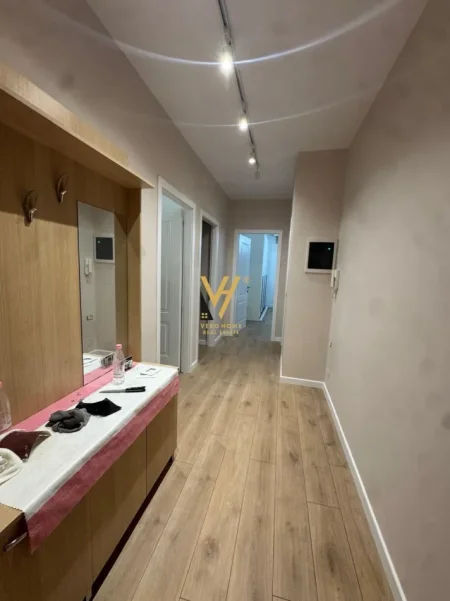 Tirane, jepet me qera apartament 2+1+Ballkon Kati 2, 85 m² 900 € (MYSLYM SHYRI)