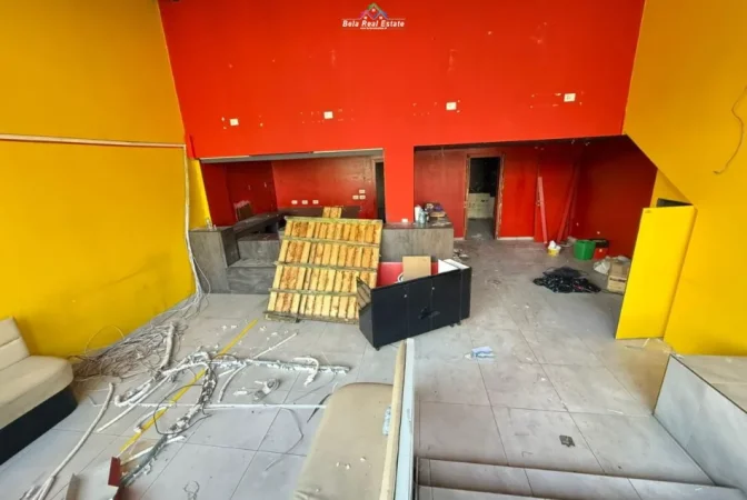 Tirane, jepet me qera lokal Kati 0, 136 m² 4.180 € (Rruga e Barrikadave)