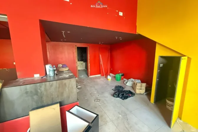 Tirane, jepet me qera lokal Kati 0, 136 m² 4.180 € (Rruga e Barrikadave)