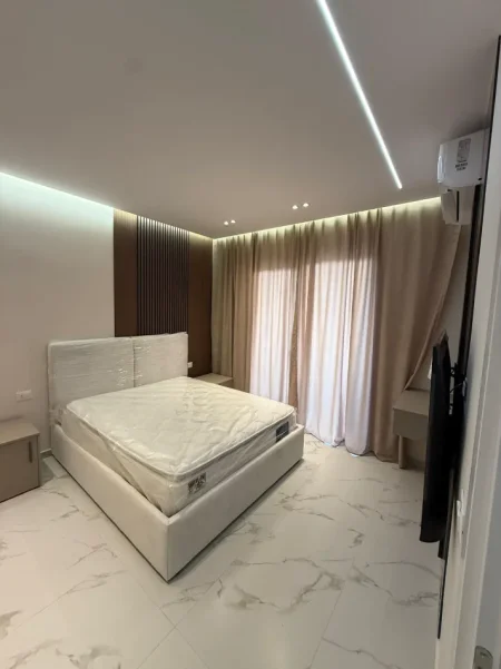 Tirane, jepet me qera apartament 1+1 Kati 2, 72 m² 600 € (Laprake)