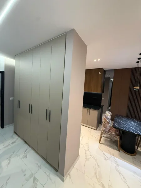 Tirane, jepet me qera apartament 1+1 Kati 2, 72 m² 600 € (Laprake)