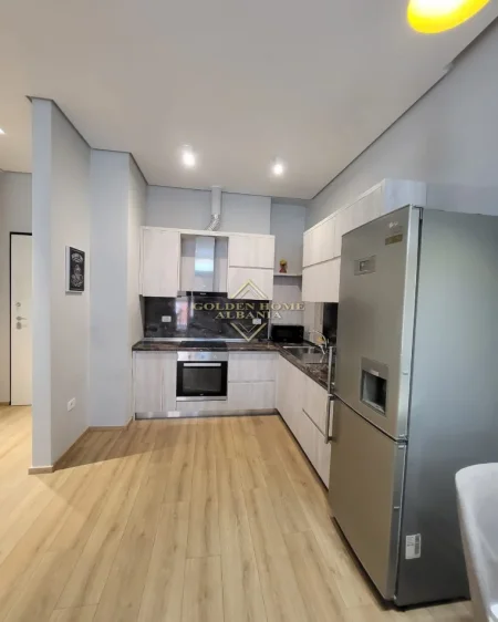 Tirane, jepet me qera apartament , 76 m² 