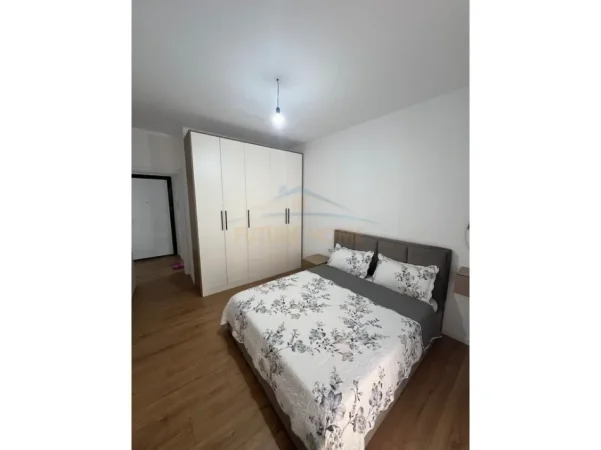 Tirane, jepet me qera apartament 1+1 Kati 2, 58 m² 400 € (UNIVERS CITY , QTU)
