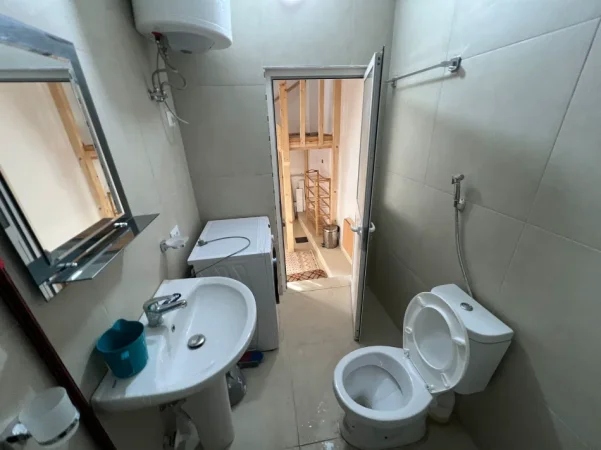 Tirane, jepet me qera apartament duplex 1+1 Kati 1, 70 m² 670 € (prane hotel elises)