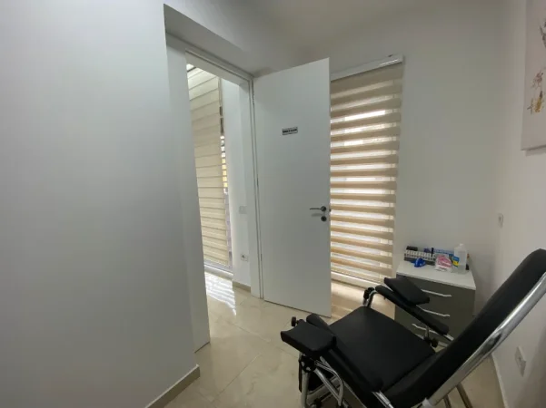 Tirane, jepet me qera ambjent biznesi Kati 4, 1.500 € (Rruga e Durrësit)