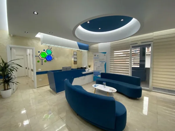 Tirane, jepet me qera ambjent biznesi Kati 4, 1.500 € (Rruga e Durrësit)