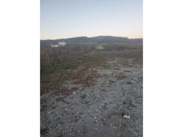 Pogradec, shitet , 2.702 m² 80.000 € (Leshnicë)