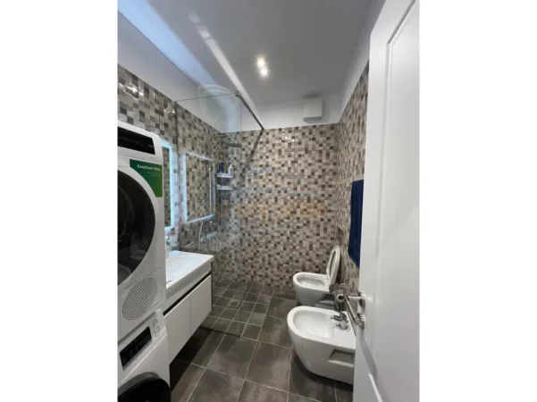 Tirane, shitet apartament 2+1+Ballkon Kati 1, 111 m² 260.000 € (Ali Demi)