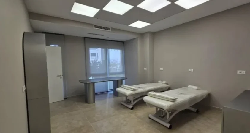Shqiperi, jepet me qera ambjent biznesi , 150 m² 2.500 € 
