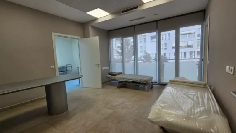 Shqiperi, jepet me qera ambjent biznesi , 150 m² 2.500 € 