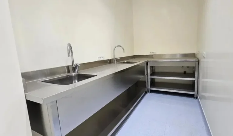 Shqiperi, jepet me qera ambjent biznesi , 150 m² 2.500 € 