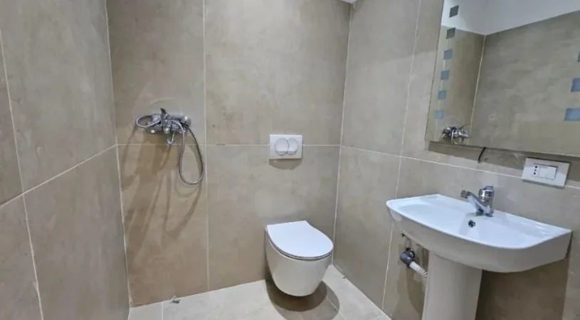 Shqiperi, jepet me qera ambjent biznesi , 150 m² 2.500 € 