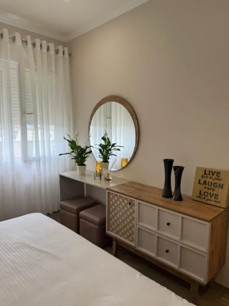 Tirane, jepet me qera apartament 1+1 Kati 3, 