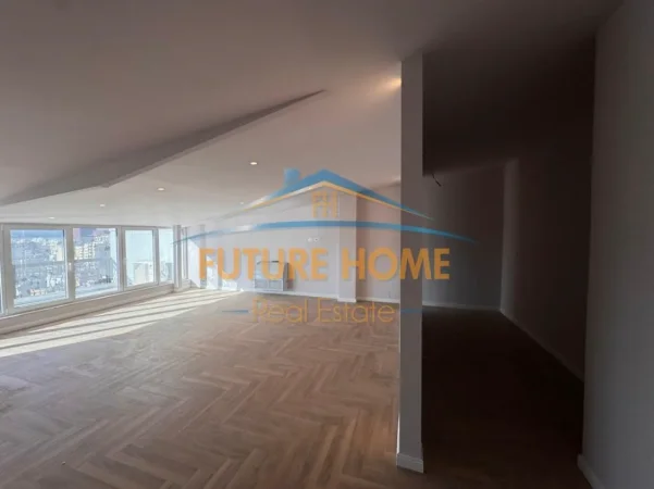 Tirane, jepet me qera ambjent biznesi Kati 13, 210 m² 2.300 € (Shallvaret)