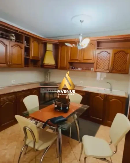 Tirane, jepet me qera apartament 2+1 Kati 3, 100 m² 700 € (rruga hysni gerbolli