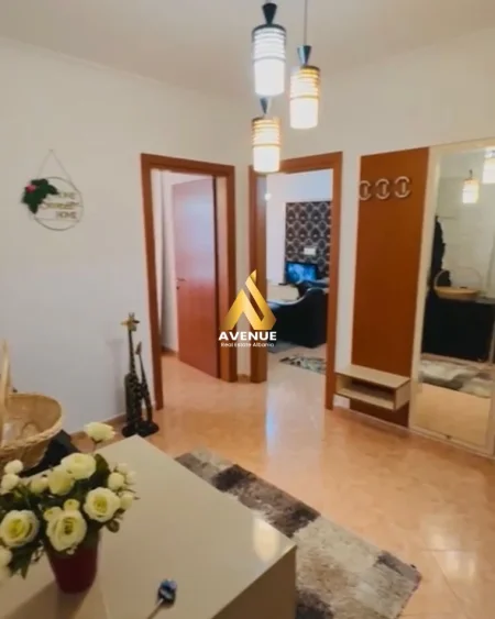 Tirane, jepet me qera apartament 2+1 Kati 3, 100 m² 700 € (rruga hysni gerbolli