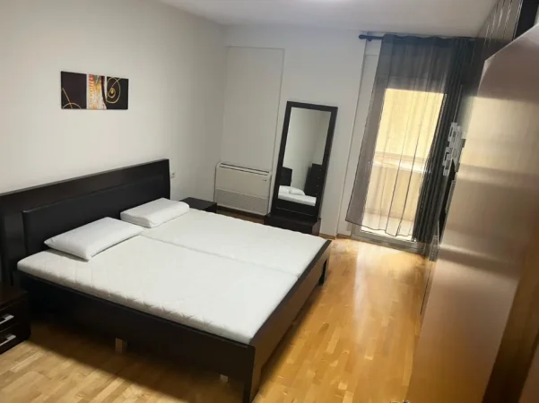 Tirane, jepet me qera apartament 2+1 Kati 6, 900 € 