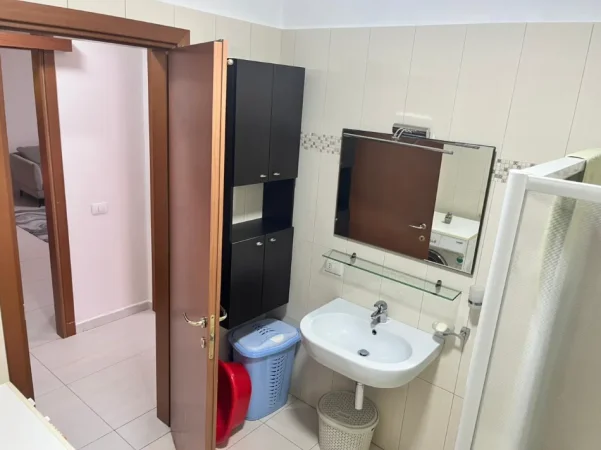 Tirane, jepet me qera apartament 2+1 Kati 6, 900 € 
