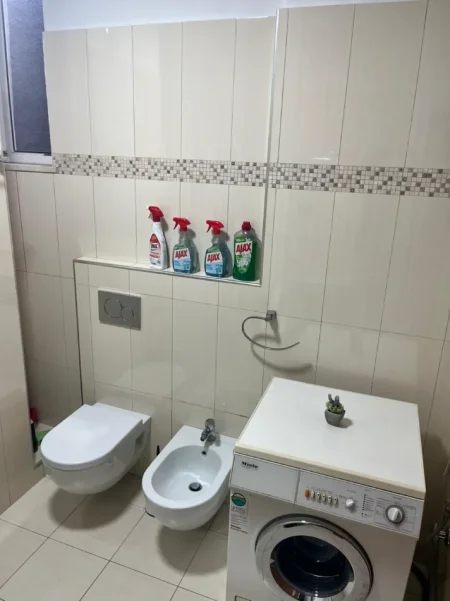 Tirane, jepet me qera apartament 2+1 Kati 6, 900 € 