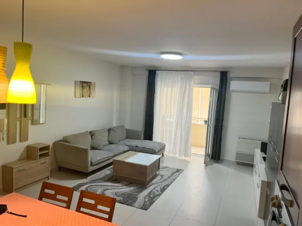 Tirane, jepet me qera apartament 2+1 Kati 6, 900 € 