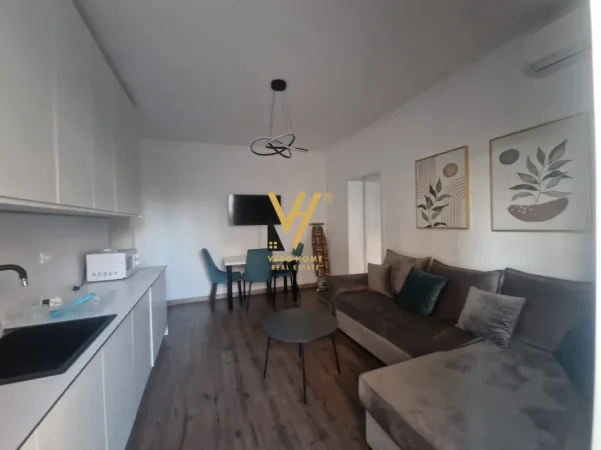 Tirane, jepet me qera apartament 1+1+Ballkon Kati 2, 70 m² 620 € (21 DHJETORI)