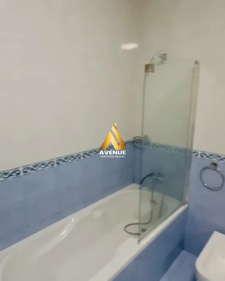 Tirane, jepet me qera apartament 2+1+Aneks+Ballkon Kati 3, 100 m² 700 € Zogu i Zi Tirane