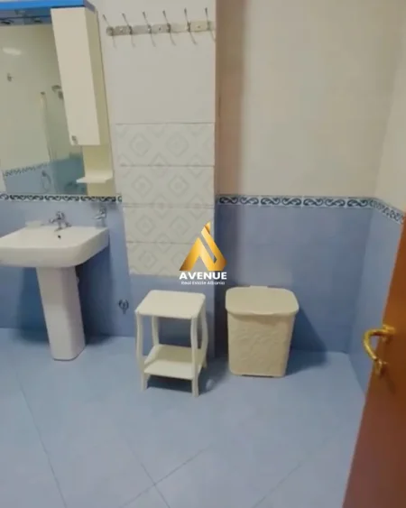 Tirane, jepet me qera apartament 2+1+Aneks+Ballkon Kati 3, 100 m² 700 € Zogu i Zi Tirane