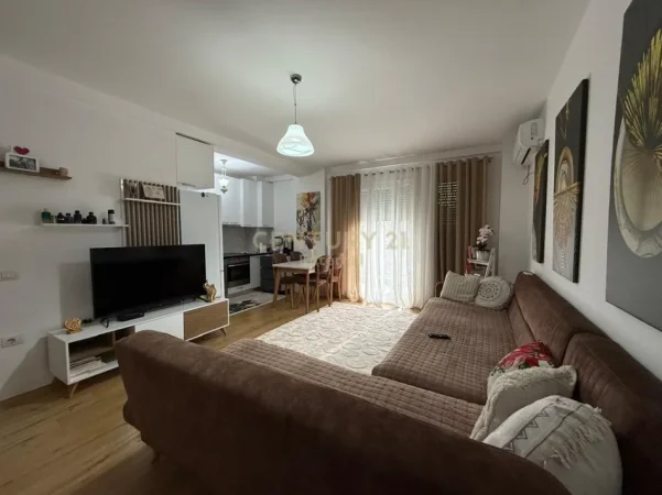 Tirane, jepet me qera apartament 2+1+Ballkon Kati 2, 86 m² 600 € (Ali Dem)