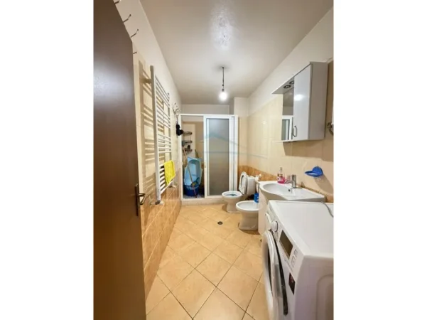 Tirane, jepet me qera apartament 2+1 Kati 1, 95 m² 450 € (KTHESA E KAMZES)