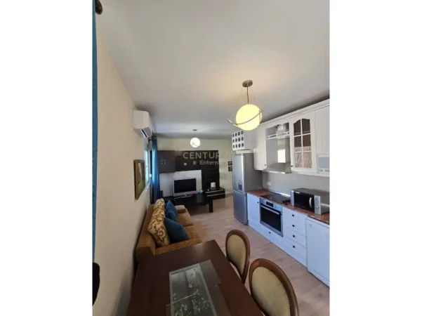 Tirane, jepet me qera apartament 1+1+Ballkon Kati 6, 61 m² 750 € 