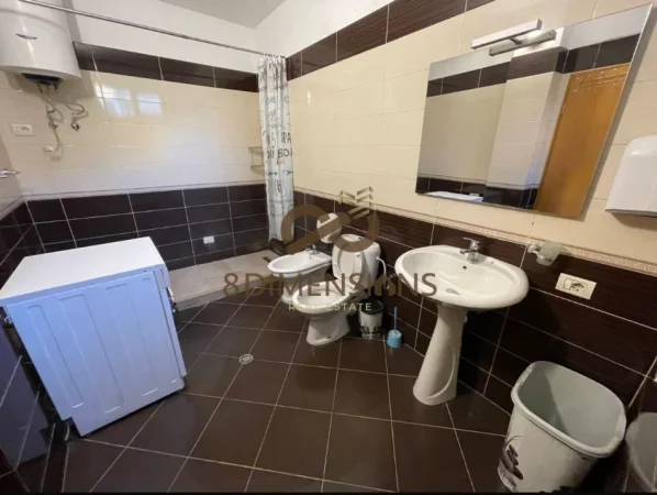 Tirane, jepet me qera apartament 2+1 Kati 1, 160 m² 650 € (Shkolla e kuqe)