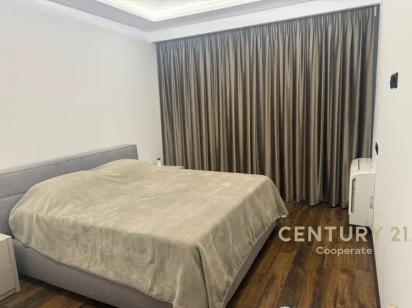 Tirane, jepet me qera apartament 1+1 Kati 6, 112 m² 1.300 € (Lion Residence)