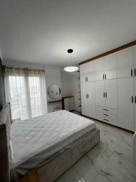 Tirane, jepet me qera apartament 1+1 Kati 5, 70 m² 