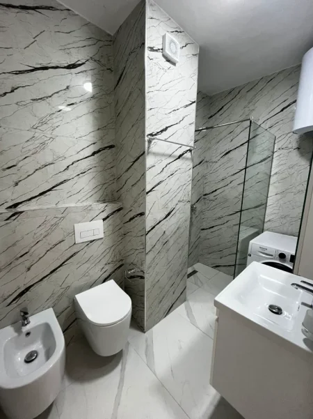 Tirane, jepet me qera apartament 1+1 Kati 5, 70 m² 