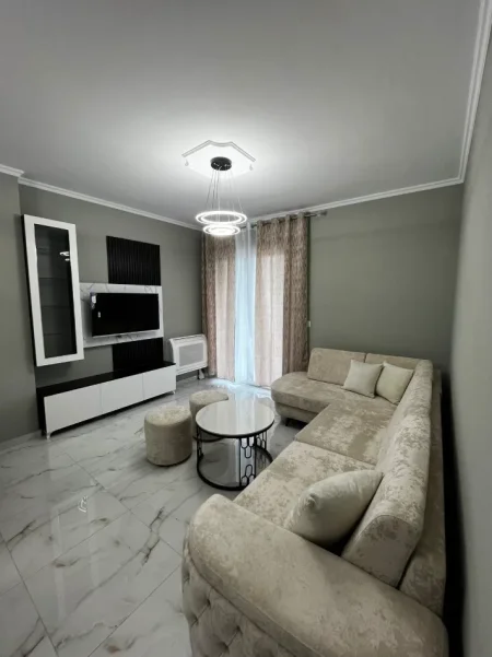 Tirane, jepet me qera apartament 1+1 Kati 5, 70 m² 