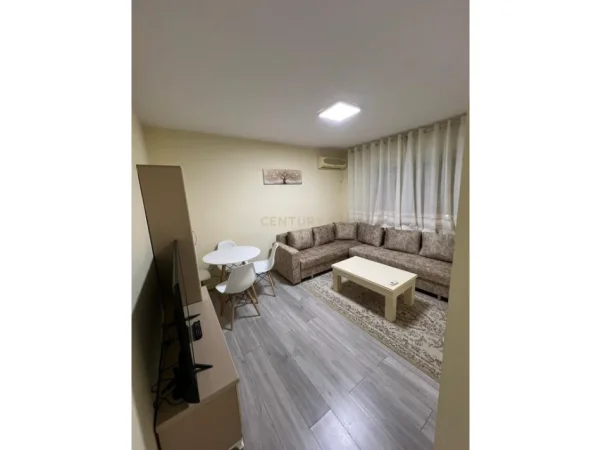 Tirane, jepet me qera apartament 1+1+Ballkon Kati 1, 60 m² 600 € (Myslym Shyri)
