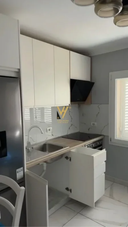 Tirane, shitet apartament 2+1+Ballkon Kati 3, 90 m² 220.000 € (RRUGA E BARRIKADAVE)